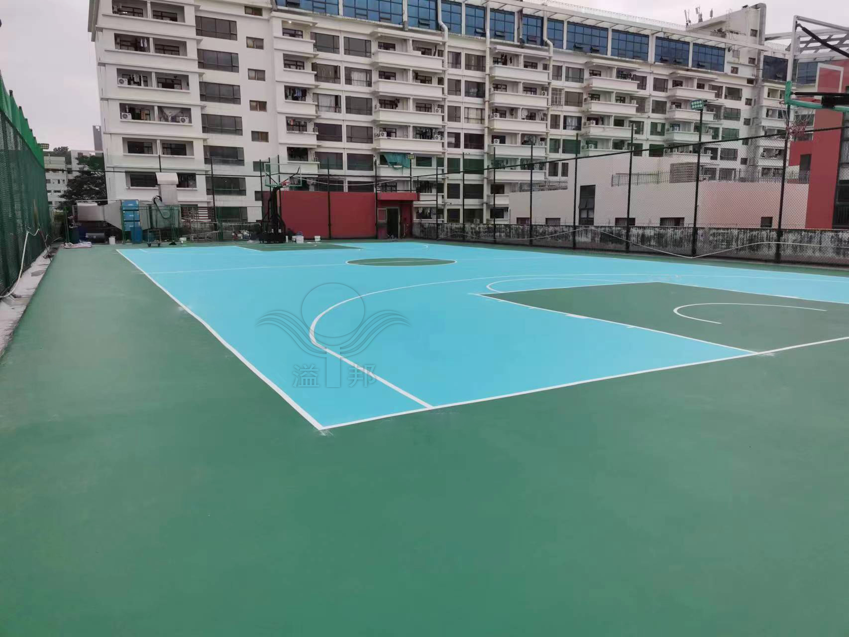 建一个篮球场需要多少钱？哪个篮球场建设厂家最划算？