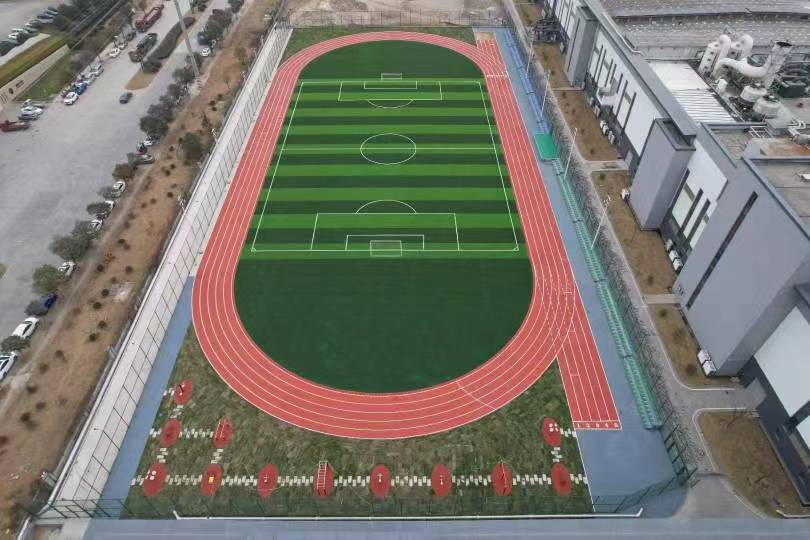 日善厂区300米跑道、足球场效果图